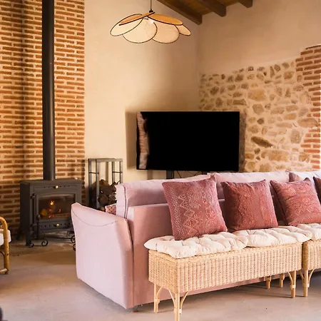 El Corral De Cayetana Holiday home Valdemierque