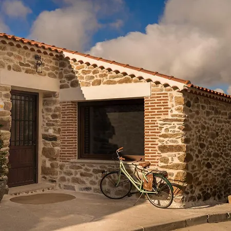 El Corral De Cayetana Holiday home Valdemierque